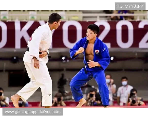 柔道世界冠军 5 秒内锁喉制胜