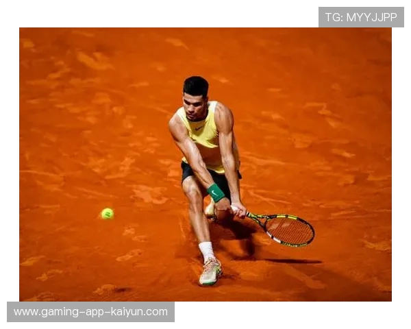 阿尔卡拉斯反手直线穿越得分引爆全场 阿尔卡拉斯反手直线穿越得分引爆全场