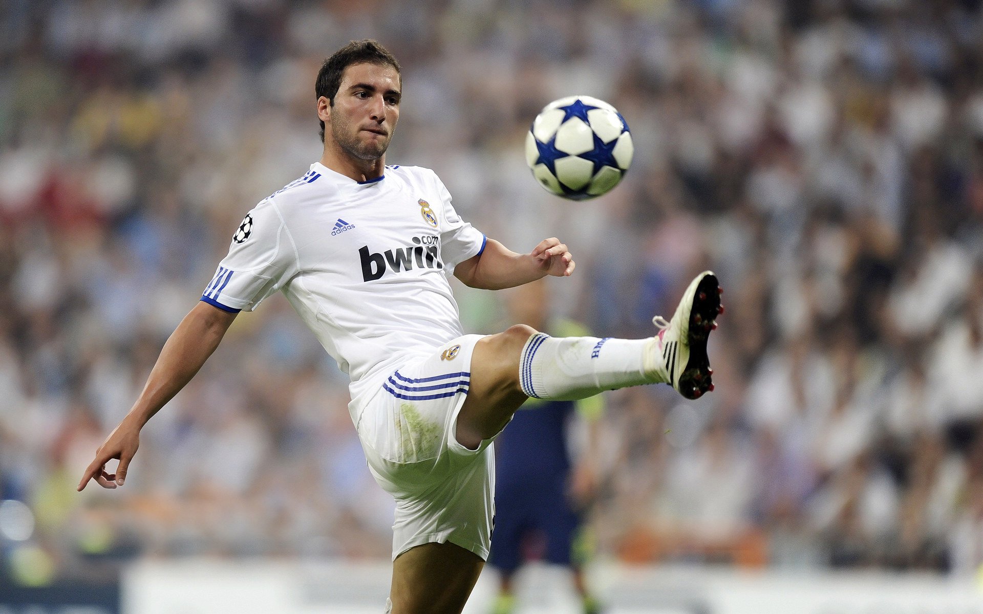 中超“鲁豫德比”山东泰山主场战平河南队 赛事紧凑可圈可点